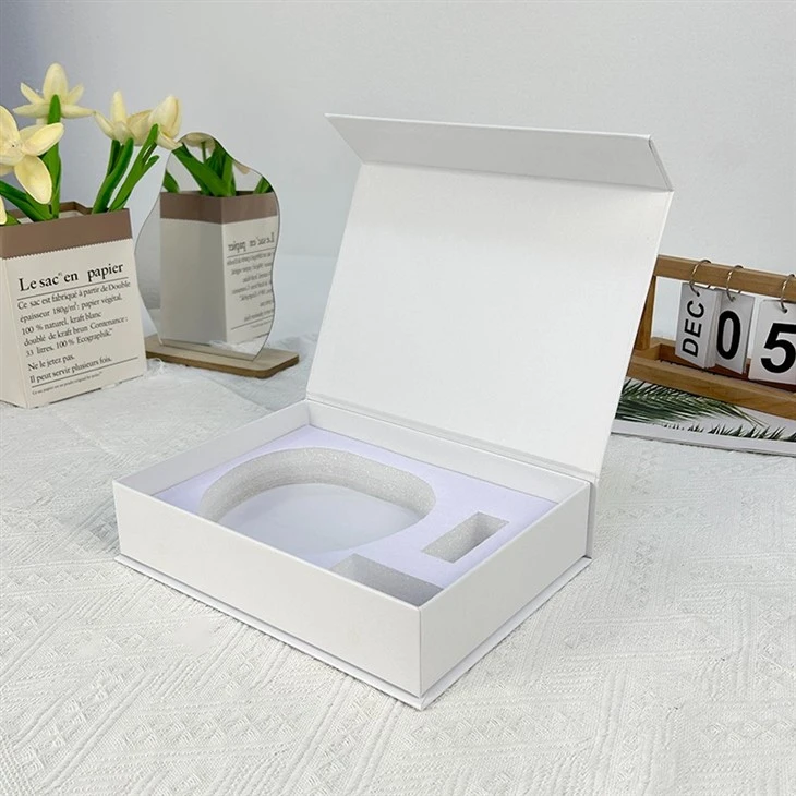 large white gift boxes with lids (1)