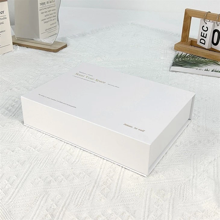 large white gift boxes with lids (2)